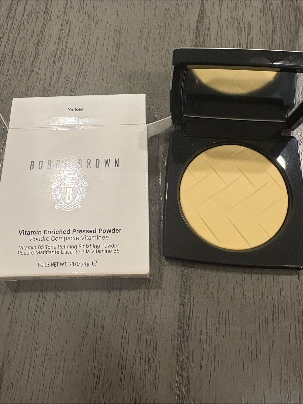 * New Bobbi Brown Vitamin Enriched Pressed Powder - Yellow